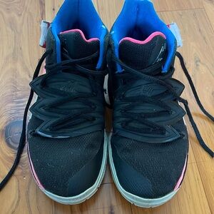 Nike Kyrie 5 Mid Just Do It - size 4